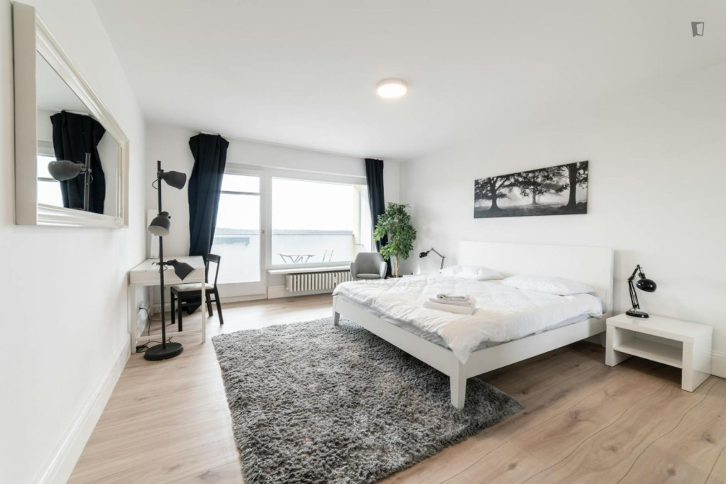 Large and bright 3-bedroom apartment in Westend - Berlin - chambre - ImmoJeune