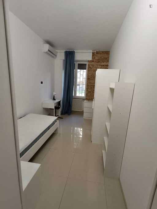 Bright single bedroom near the centre of Bari - Bari - chambre - ImmoJeune
