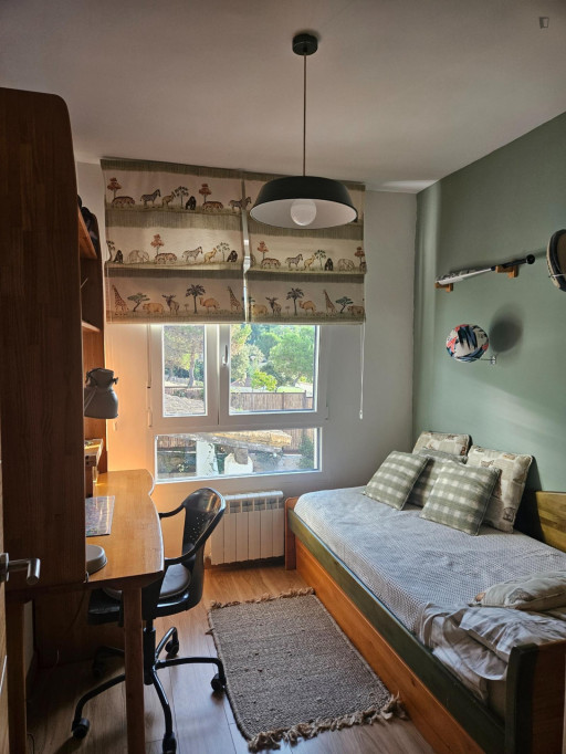 Welcoming single room in spacious house well connected to the city center - Madrid - chambre - ImmoJeune