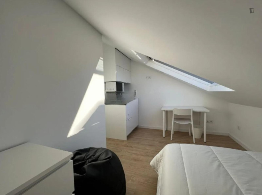 Cosy studio with plenty of natural light - Lisbonne - chambre - ImmoJeune