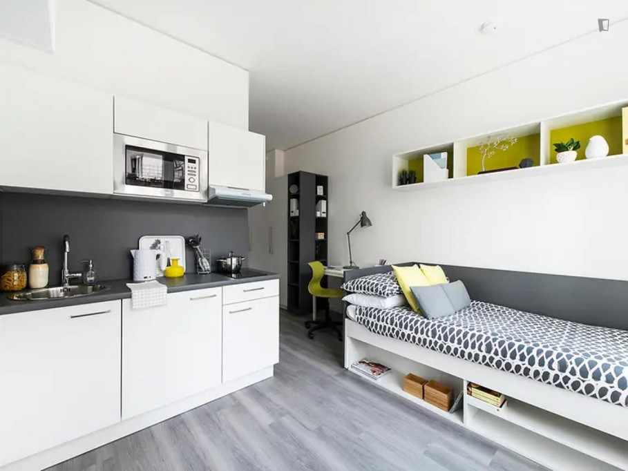 Bright studio near Frankfurt central station - Frankfurt am Main - chambre - ImmoJeune