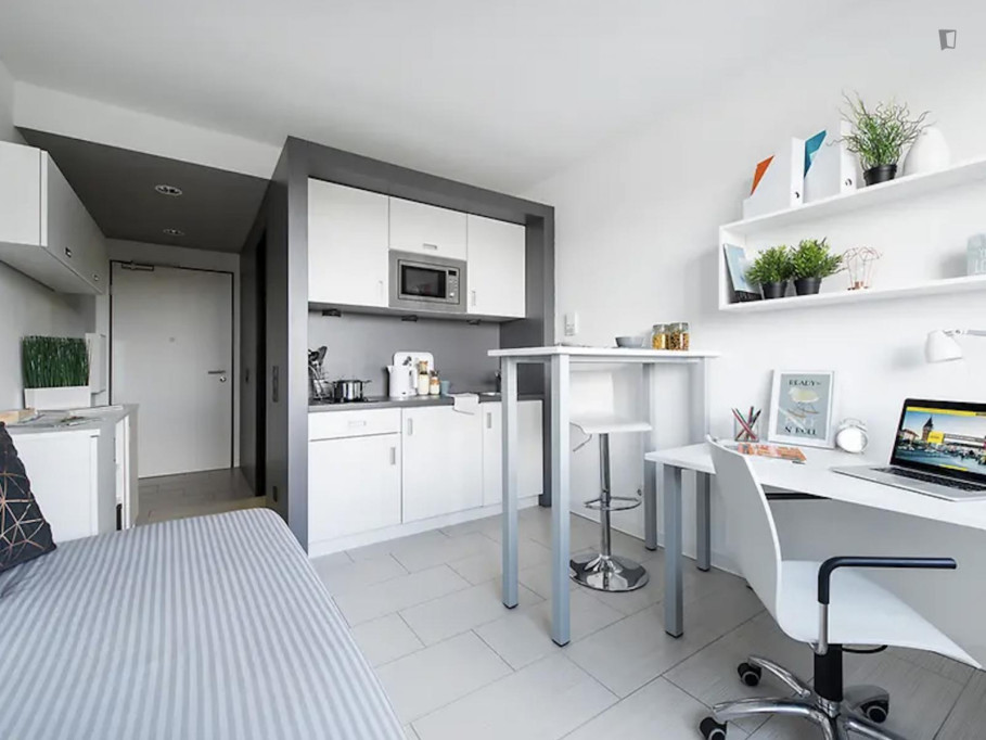 Beautiful studio in Bockenheim - Frankfurt am Main - chambre - ImmoJeune
