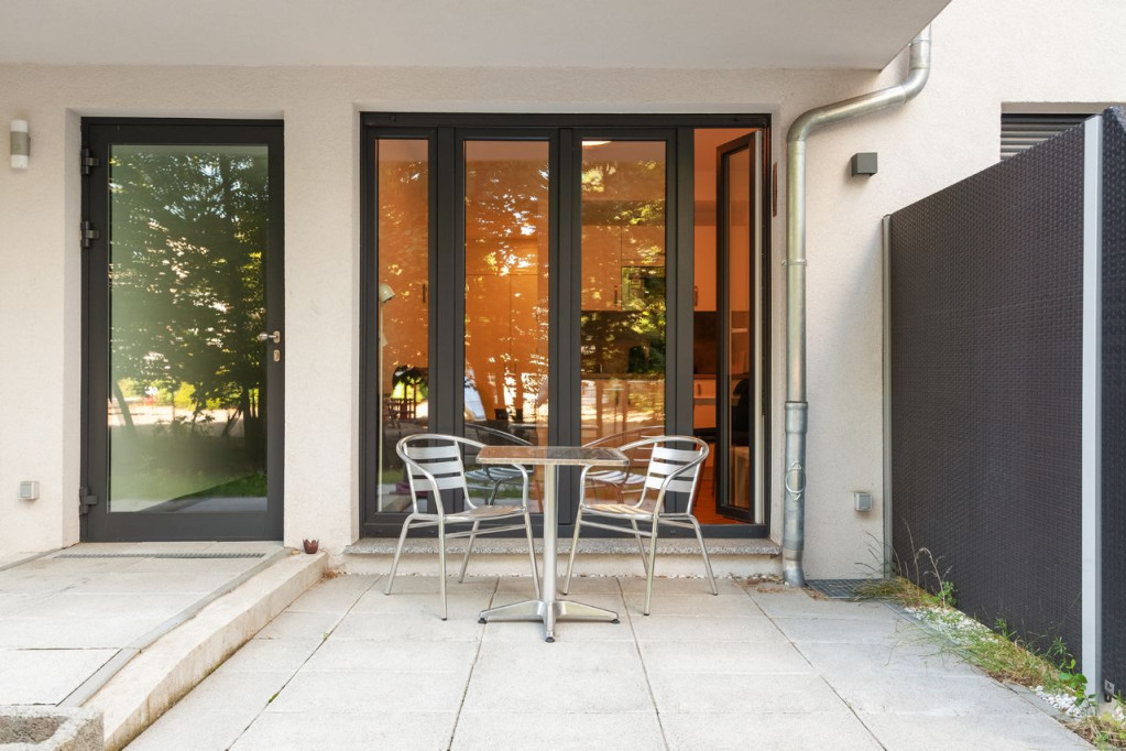 COZY APARTMENT WITH GARDEN VIEW