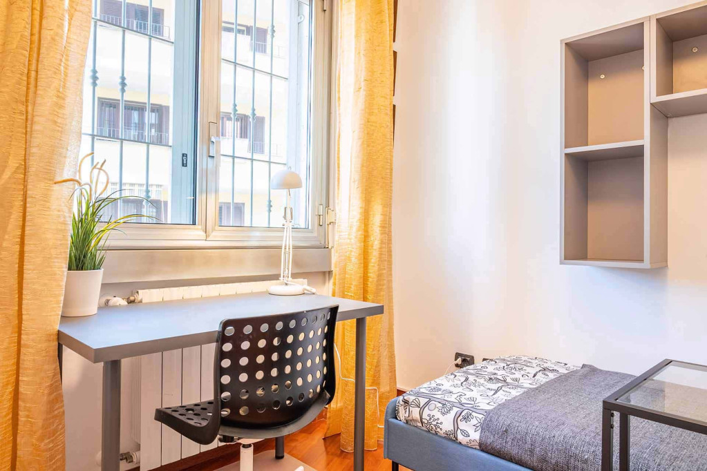 via santa rita da cascia 35  private room s2