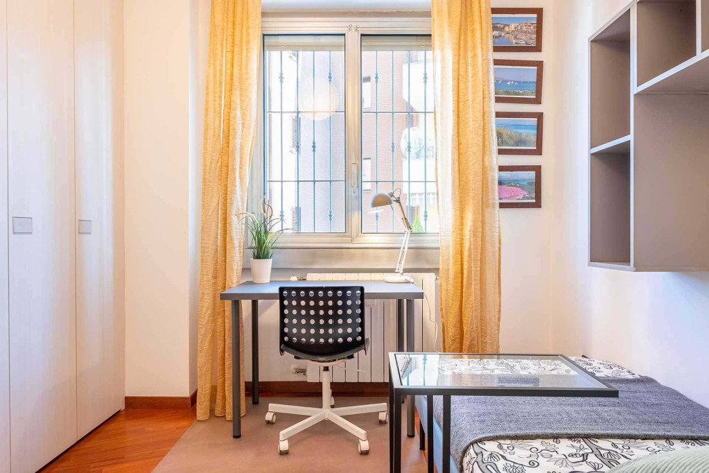 via santa rita da cascia 35  private room s2