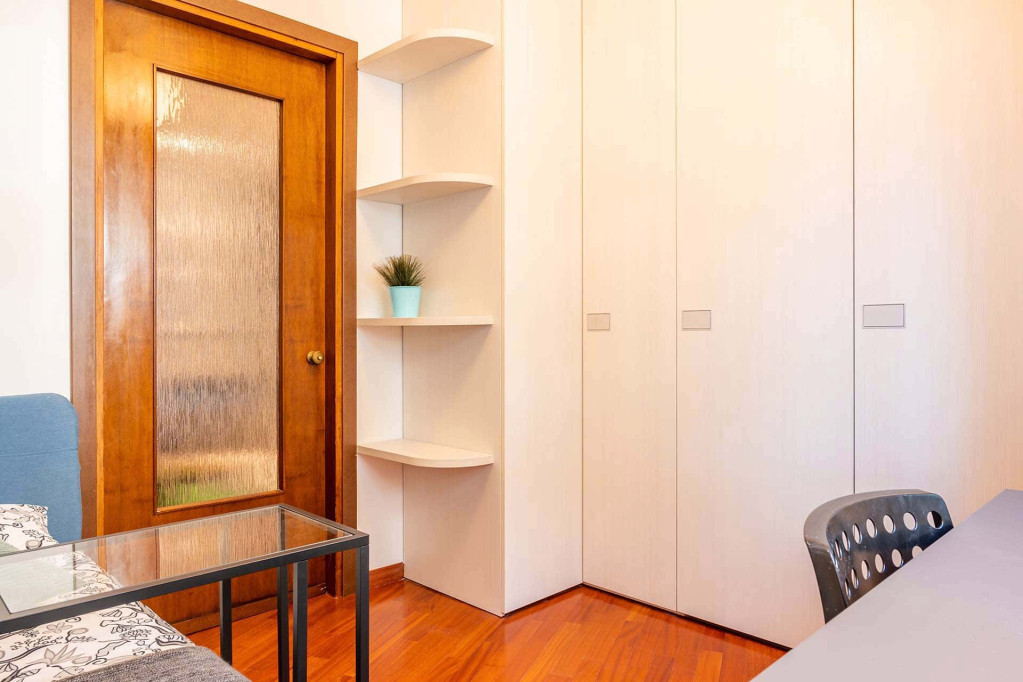 via santa rita da cascia 35  private room s2