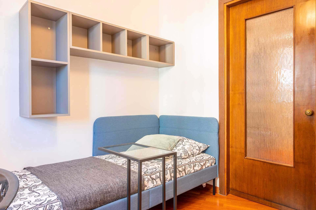 via santa rita da cascia 35  private room s2