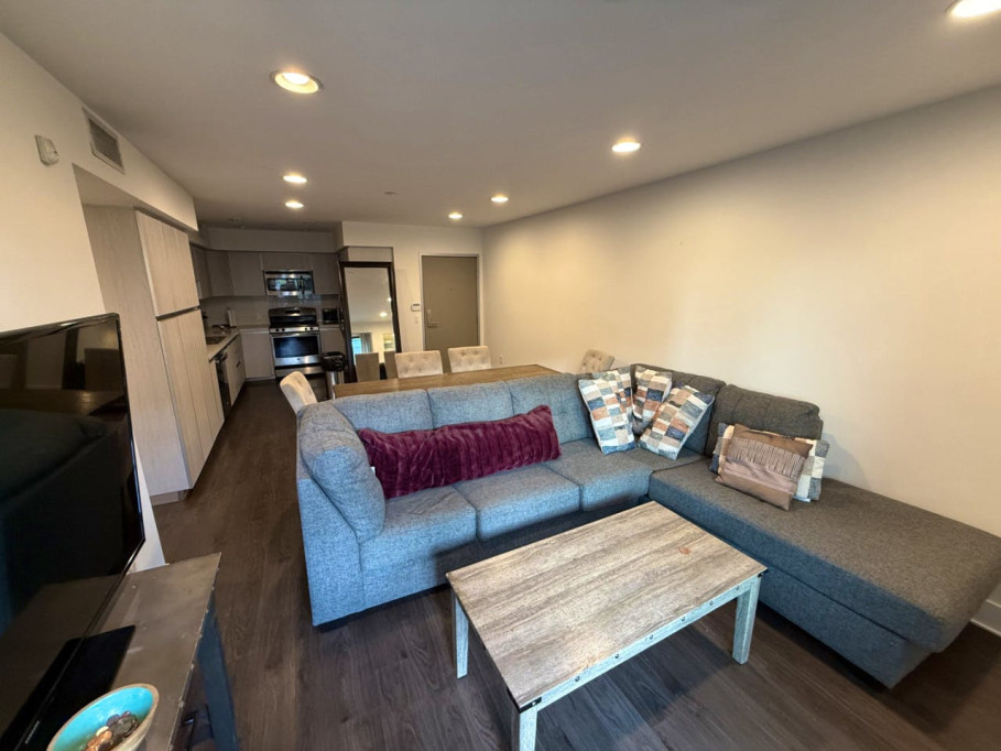 Modern Luxury Coliving Apartment in Walkable Hollywood Oasis