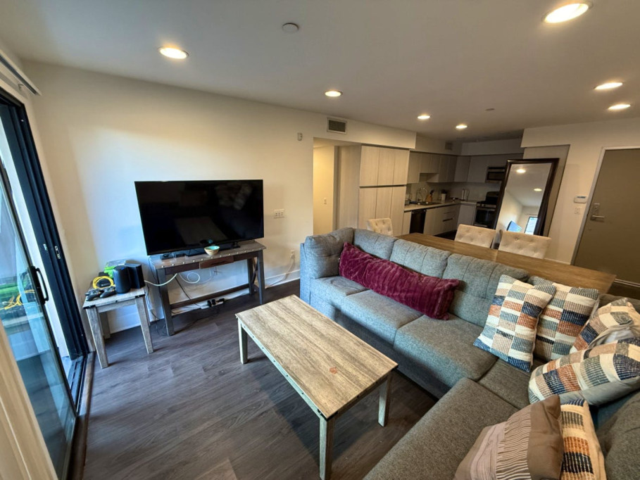 Modern Luxury Coliving Apartment in Walkable Hollywood Oasis