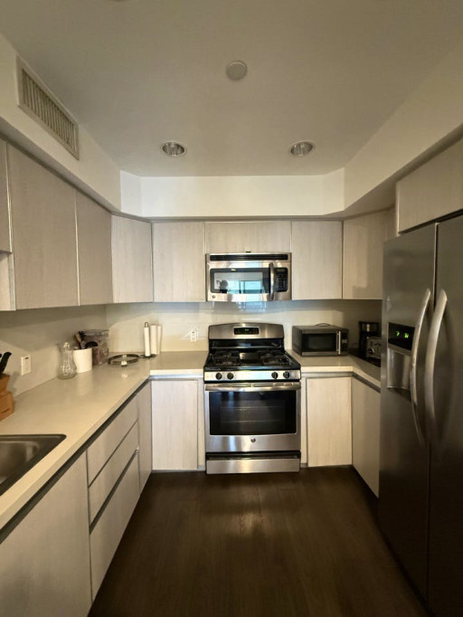 Modern Luxury Coliving Apartment in Walkable Hollywood Oasis