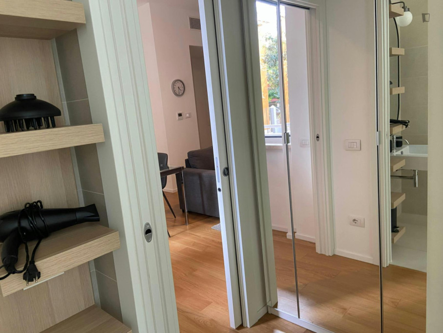 Welcoming 1-bedroom apartment in Maggiolina