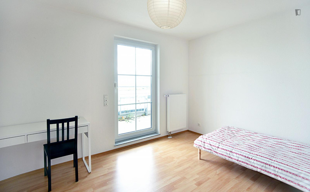 Ample single bedroom in Riedberg - Frankfurt am Main - chambre - ImmoJeune