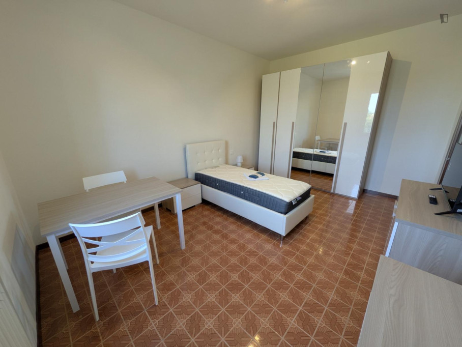 Single bedroom in 2-bedroom apartment - Milan - chambre - ImmoJeune
