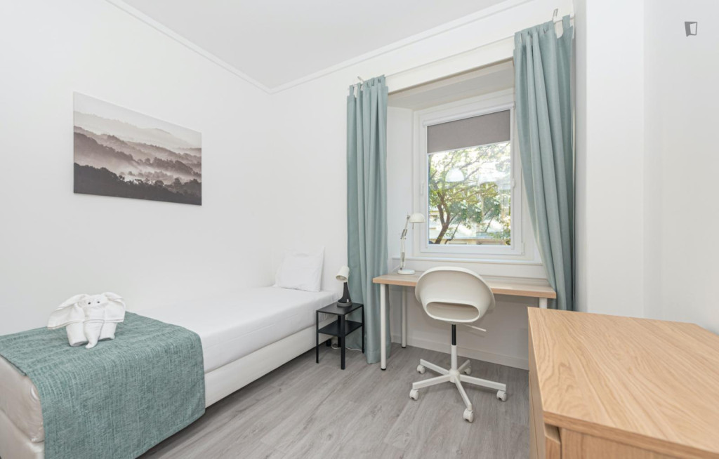Tasteful single bedroom near the Campo Pequeno metro - Lisbonne - chambre - ImmoJeune