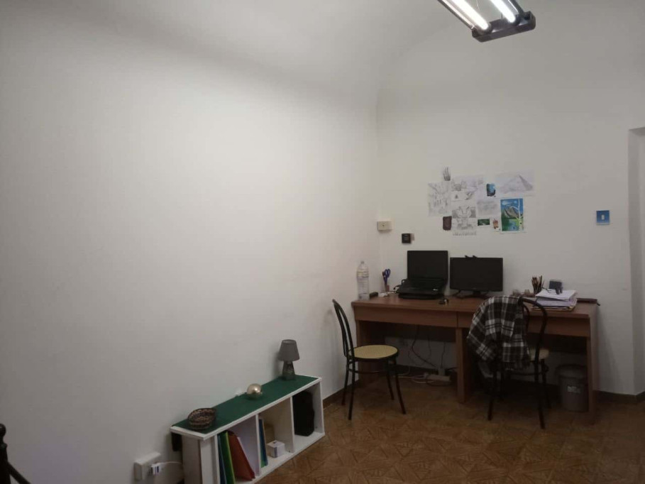 Room in Via Cammeo Carlo Salomone, Pisa for 80 m² with 3 bedrooms