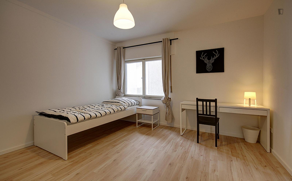 Neat single bedroom in Mitte - Stuttgart - chambre - ImmoJeune