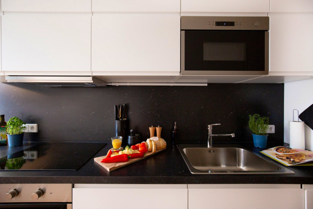 Spacious Coliving Apartment in Tranquil Moabit, Berlin's Center