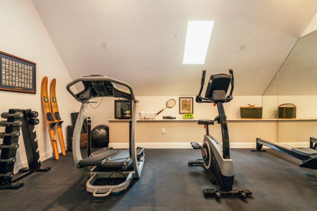 Elegant Coliving Mansion in Cathedral Hill Near Iconic San Francisco Sights