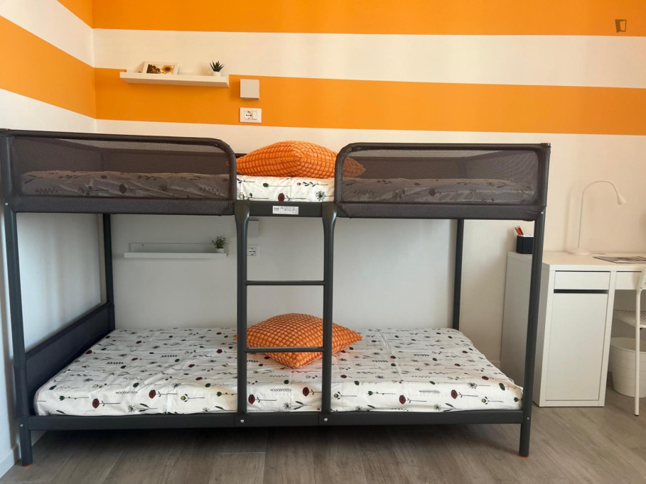 Bed in a cool bunk bedroom, near Università Bocconi - Milan - chambre - ImmoJeune