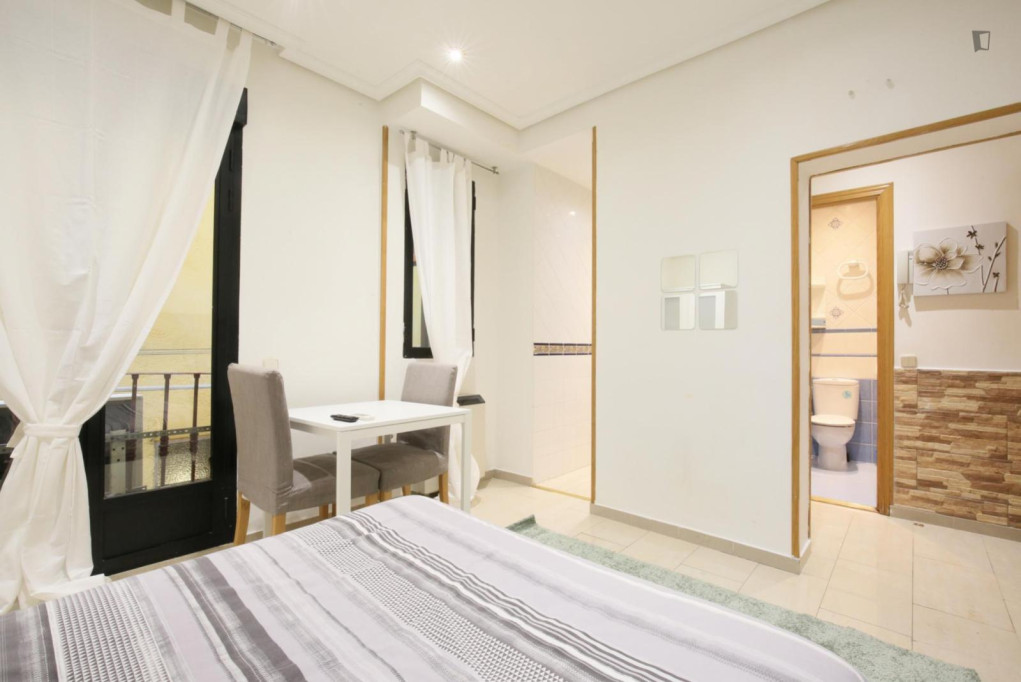 Charismatic studio in Malasaña Universidad - Madrid - chambre - ImmoJeune