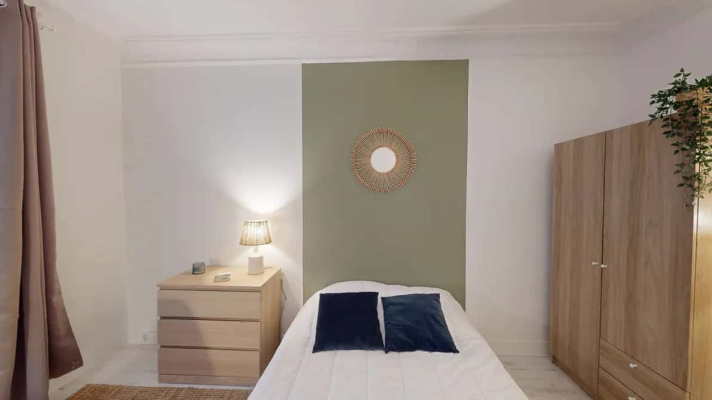 Room in Rue Euryale Dehaynin, Paris for 58 m² with 3 bedrooms