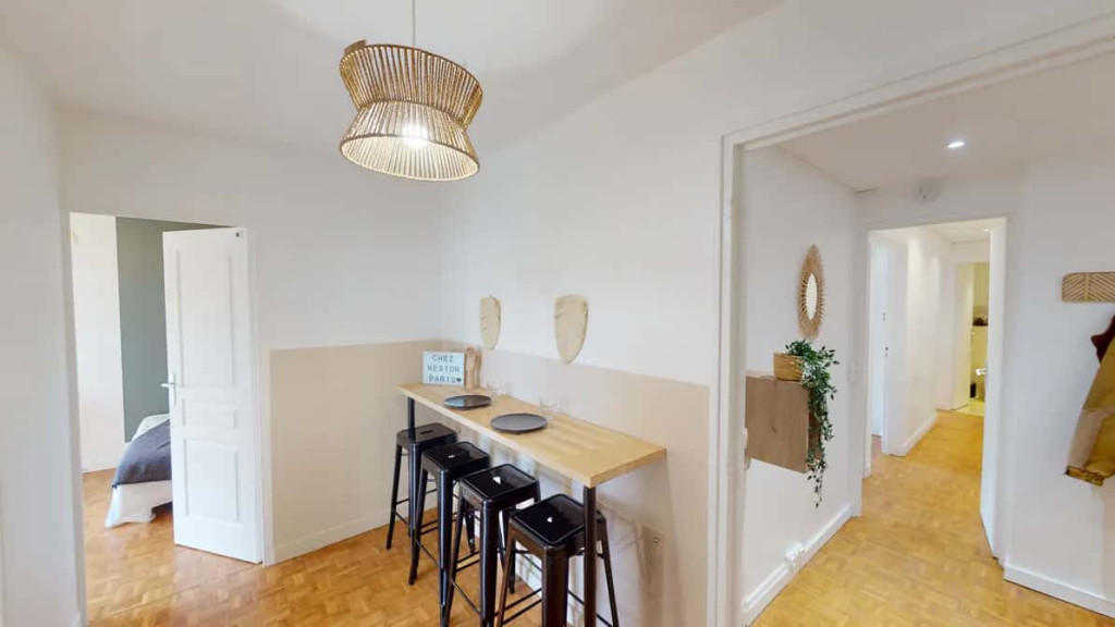 Room in Rue Claude Decaen, Paris for 101 m² with 5 bedrooms