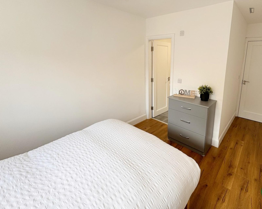 Pleasant double ensuite bedroom in Mallow Road