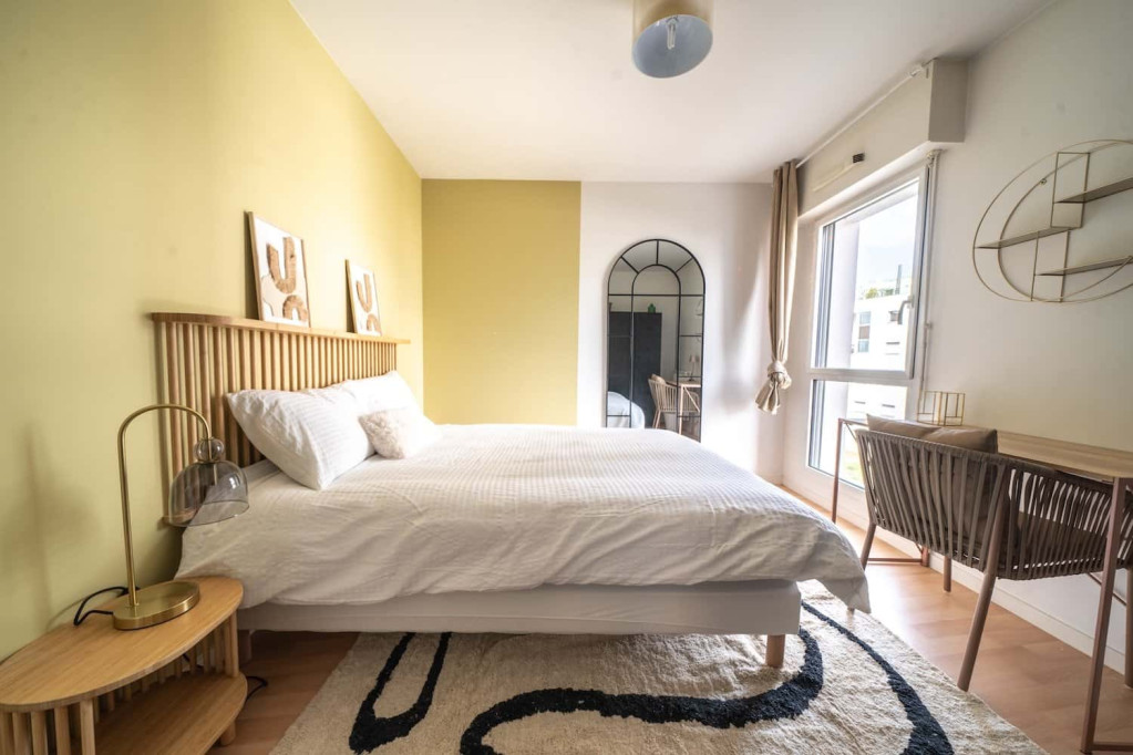 Move into this pleasant 11 m² coliving room on the Île de Nantes