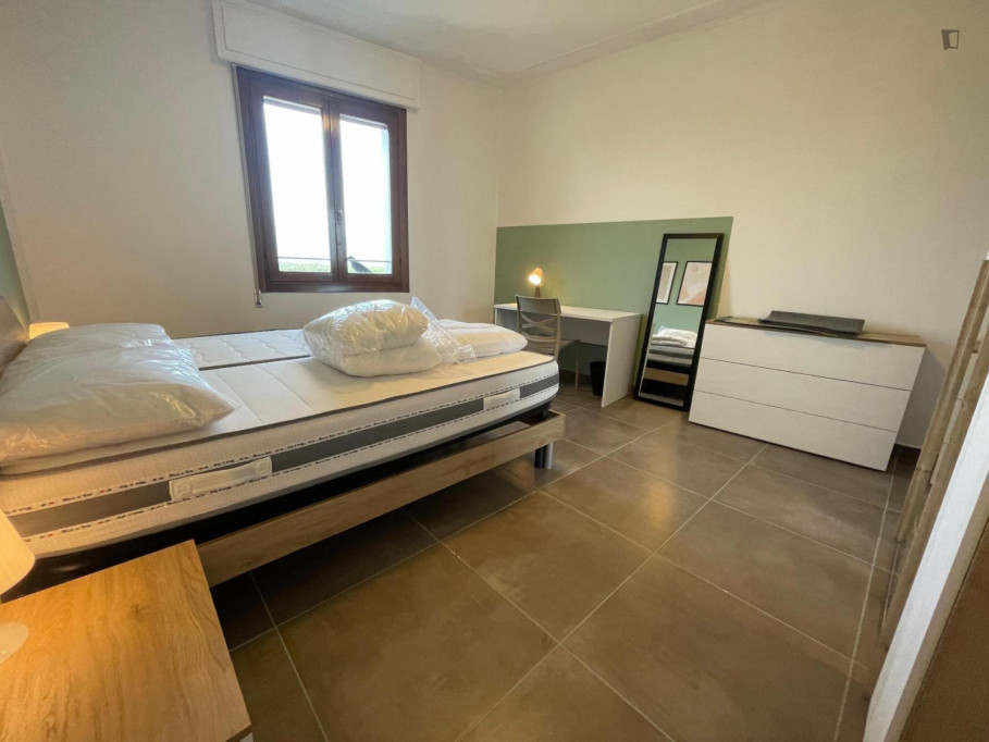 Nice Double Bedroom well connected to Piazza dei Signori, in central Treviso