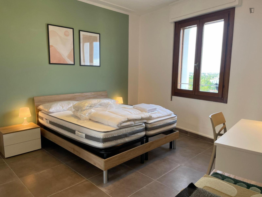 Nice Double Bedroom well connected to Piazza dei Signori, in central Treviso