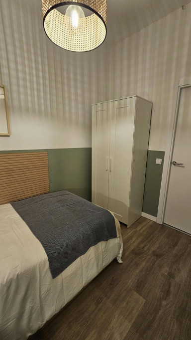 Single bedroom in a student flat, in Vila de Gràcia