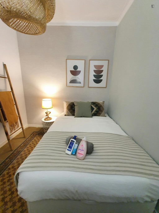 Alluring double bedroom near Diagonal metro station - Barcelone - chambre - ImmoJeune
