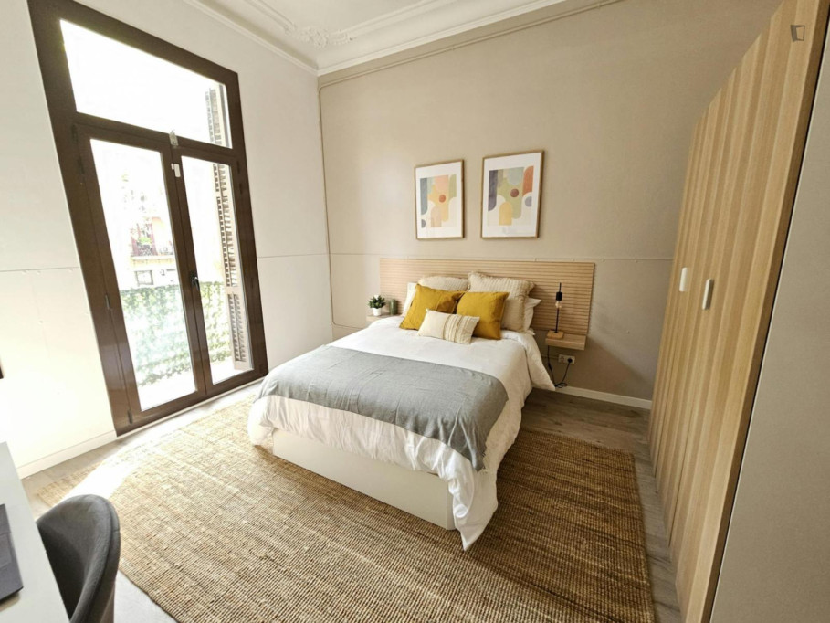 Luminous double bedroom in La Nova Esquerra de l'Eixample