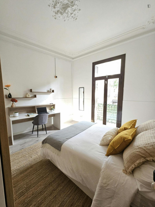 Luminous double bedroom in La Nova Esquerra de l'Eixample