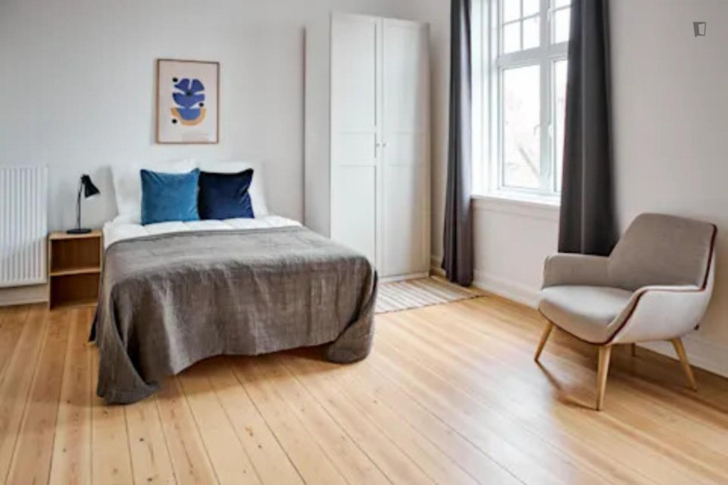 Ample double bedroom in Midtbyen