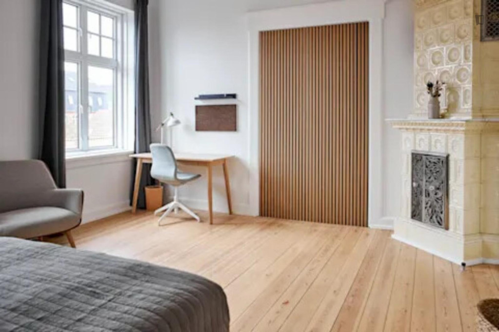 Ample double bedroom in Midtbyen
