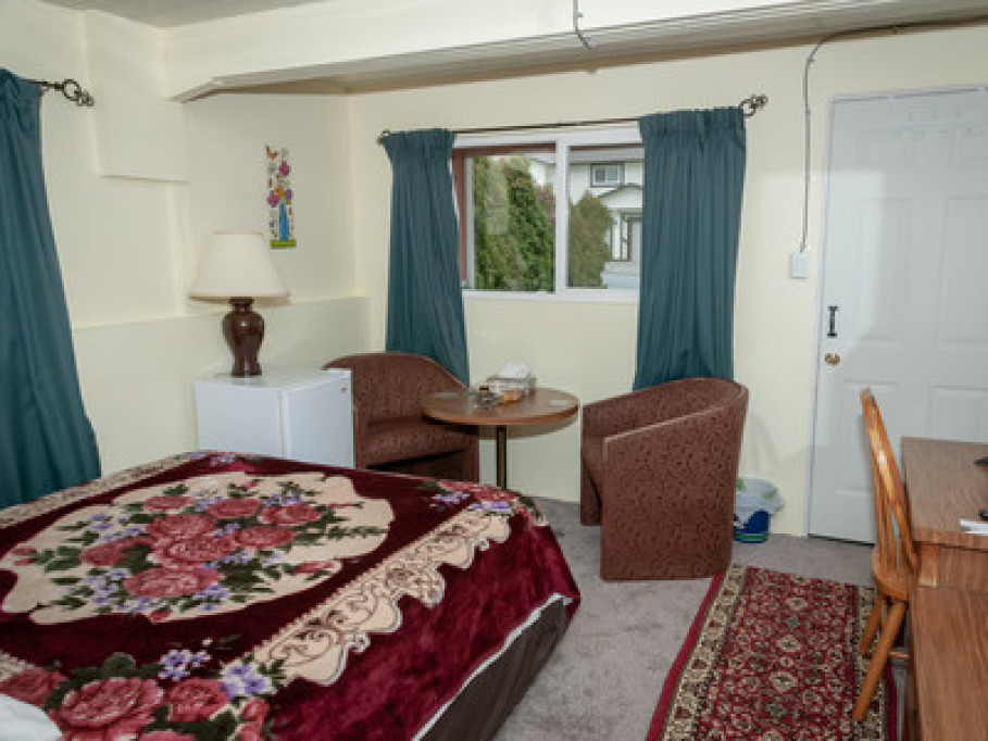 Self-Check-In Separate Entry Suite