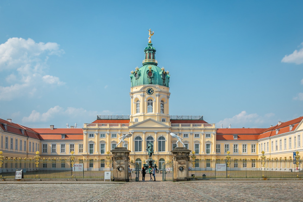 Exklusive 1-Zimmerwohnung im sanierten Altbau Charlottenburg Schloßstraße