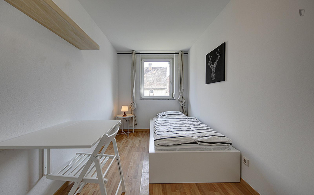 Bright single bedroom near Wilhelma station - Stuttgart - chambre - ImmoJeune