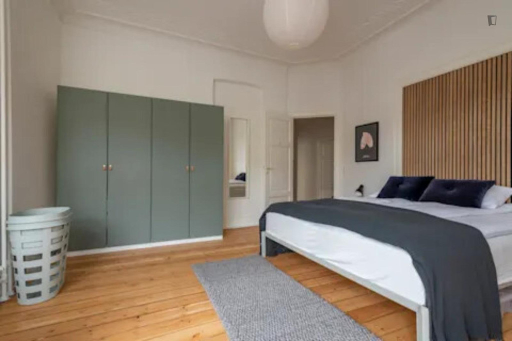 Ample double bedroom in Frederiksberg C