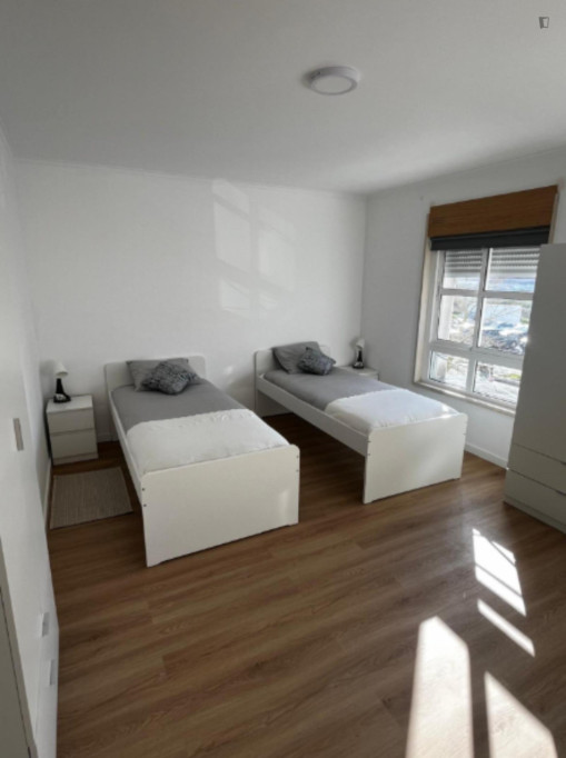 Bright Twin Bedroom close to West City Park - Lisbonne - chambre - ImmoJeune