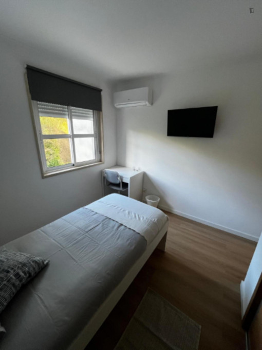 Excitement Single Bedroom close to Ameixoeira Metro - Lisbonne - chambre - ImmoJeune