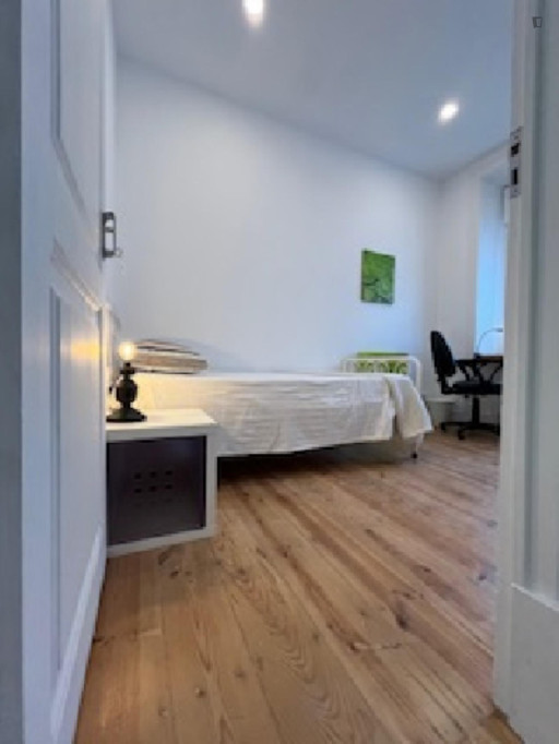 Inspiring Single Bedroom close to Penha de França Viewpoint - Lisbonne - chambre - ImmoJeune