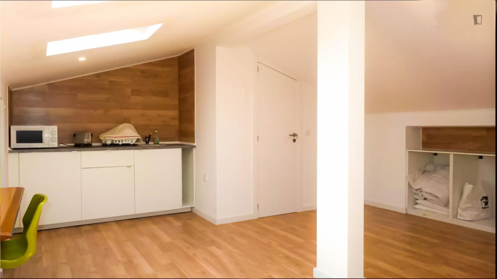 Amazing room with bathroom and a kitchenette - Lisbonne - chambre - ImmoJeune