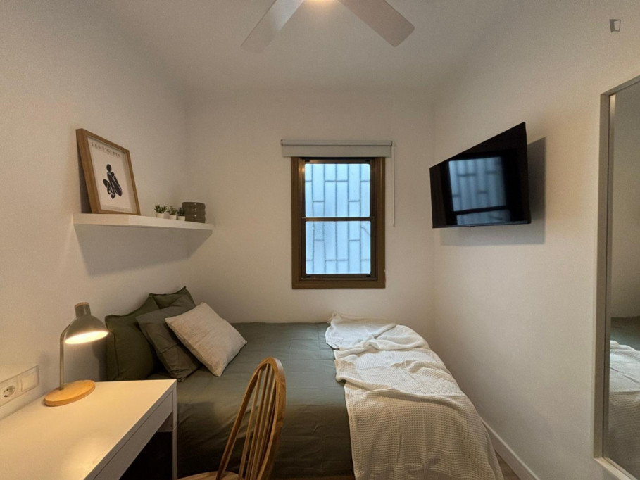 JEJU NEWLY RENOVATED AND COZY ROOM - Barcelone - chambre - ImmoJeune