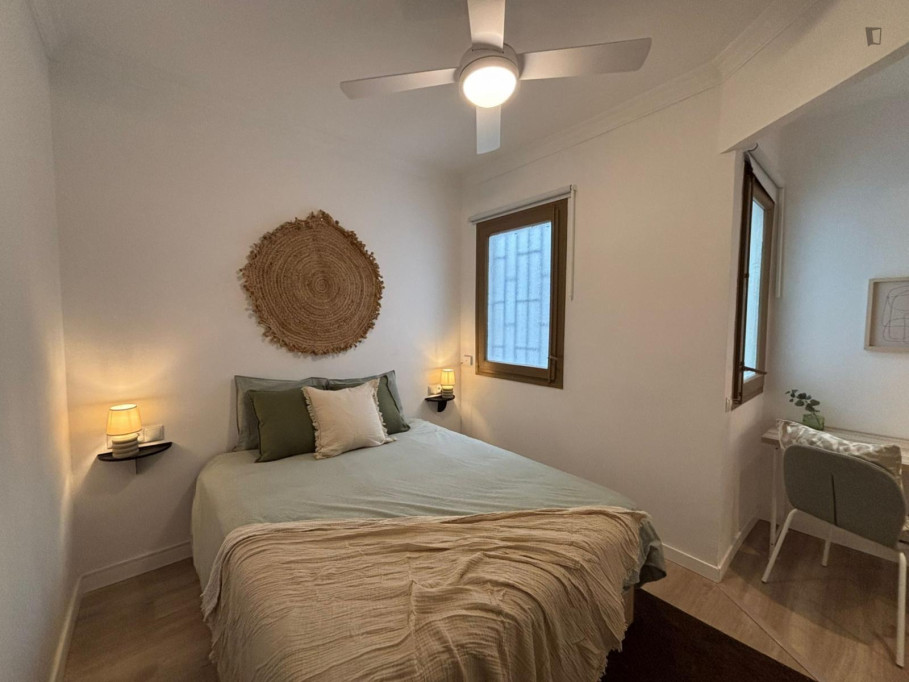 SEUL: NEWLY RENOVATED ROOM - Barcelone - chambre - ImmoJeune