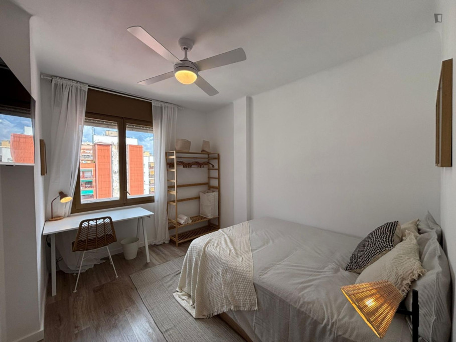 DAEGU: SUPER BRIGHT AND COZY ROOM - Barcelone - chambre - ImmoJeune