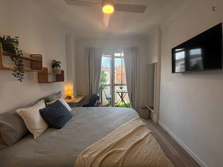 BUSAN: COZY ROOM WITH PRIVATE TERRACE - Barcelone - chambre - ImmoJeune