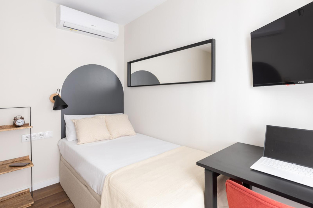 Comfortable single bedroom in shared flat in well-connected La Xerea - Valence - chambre - ImmoJeune