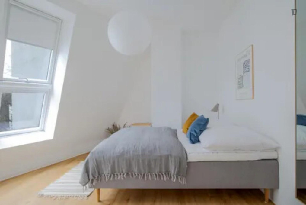 Very nice double bedroom near the Christuskirche metro - Hamburg - chambre - ImmoJeune